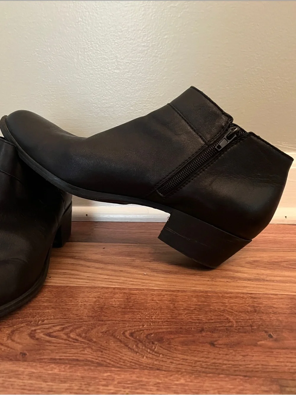 Lucky Brand women’s Black Leather Ankle Booties